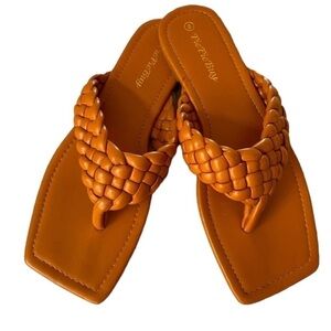 Nwot Pie Pie Buy, size 8 braided flip flops